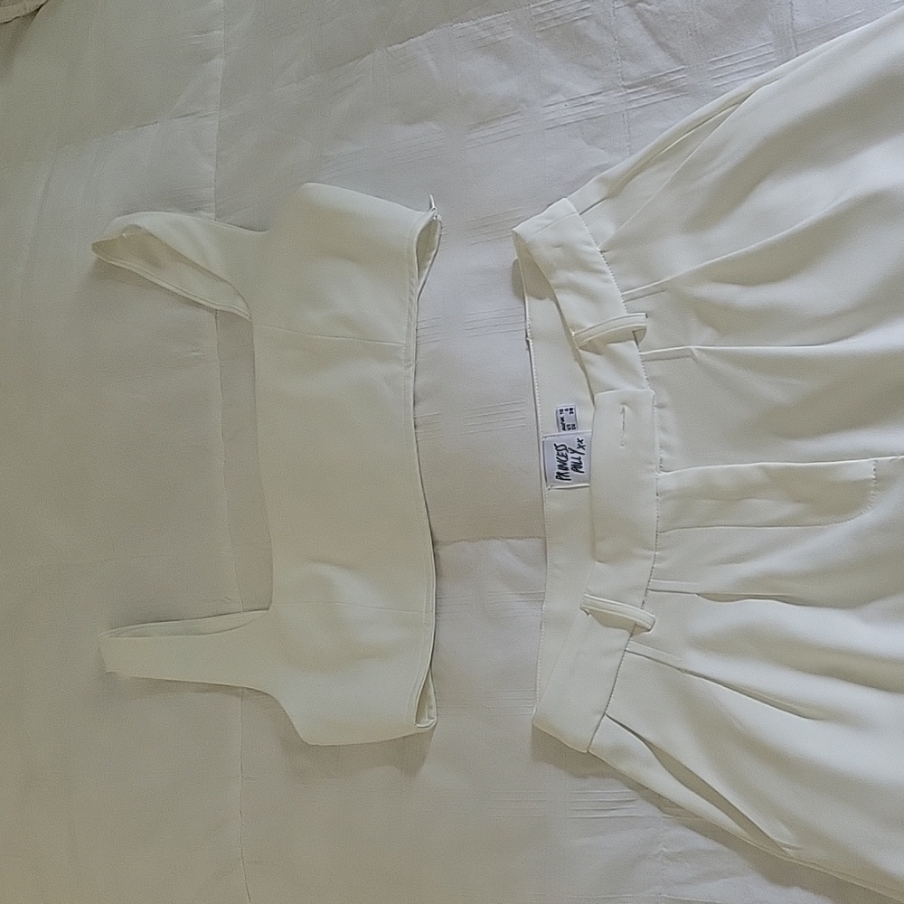 Huxley set white